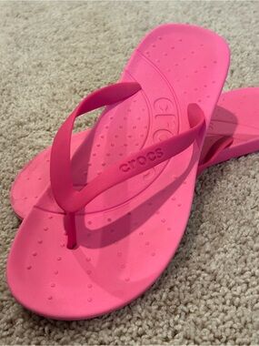 CROCS Women's Hot Pink Flip Flop Sandals, SIZE 8